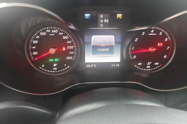 Used Mercedes-Benz C-Class 2017 Facelift C 200 L Odometer Close Up