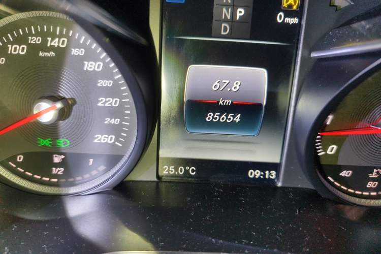 Used Mercedes-Benz C-Class 2017 Facelift C 200 L Sport Edition Odometer Close Up