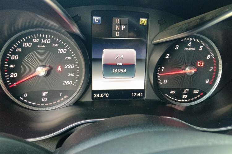 Used Mercedes-Benz C-Class 2017 C 180 L Sport Edition Odometer Close Up