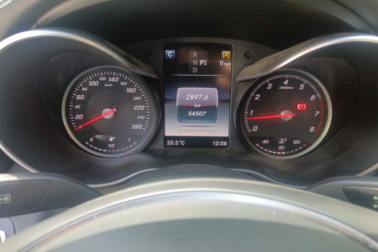 Used Mercedes-Benz C-Class 2017 C 200 L Sport Edition Odometer Close Up