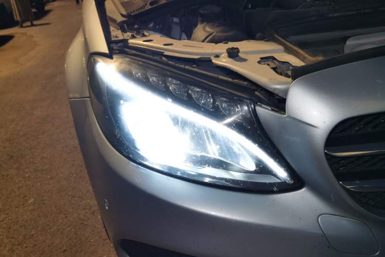 Used Mercedes-Benz C-Class 2017 Facelift C 200 Sport Edition 4MATIC Right Front Headlight