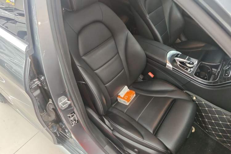 Used Mercedes-Benz C-Class 2017 Facelift C 200 L Sport Edition Right Front Seat