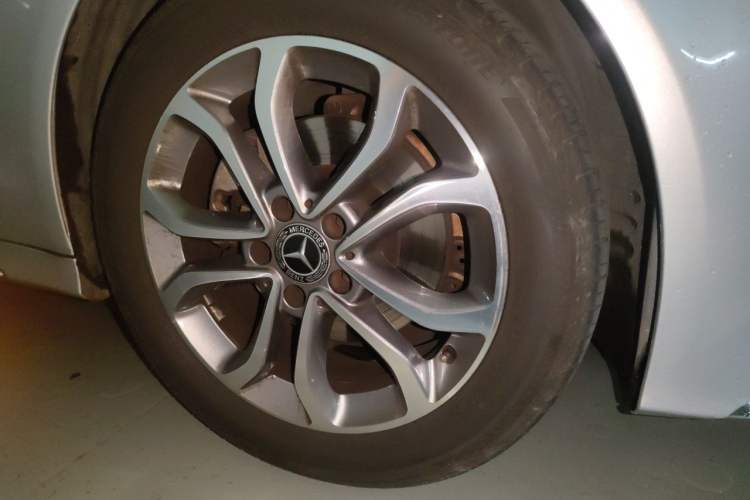 Used Mercedes-Benz C-Class 2017 C 180 L Sport Edition Right Front Wheel Hub