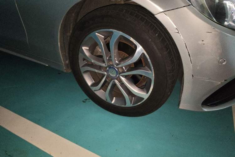 Used Mercedes-Benz C-Class 2017 C 180 L Sport Edition Right Front Wheel Hub