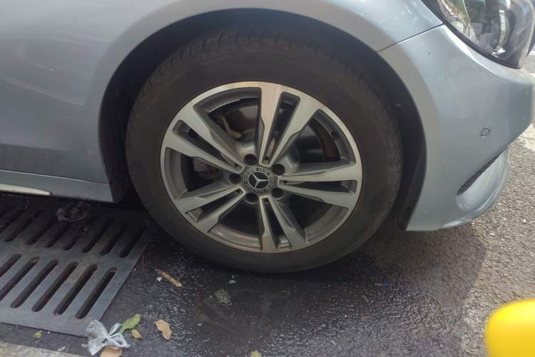 Used Mercedes-Benz C-Class 2017 Facelift C 200 L Sport Edition Right Front Wheel Hub