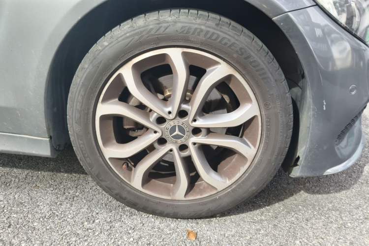 Used Mercedes-Benz C-Class 2017 Restyled C 180 L Fashion Edition Sport Version Right Front Wheel Hub