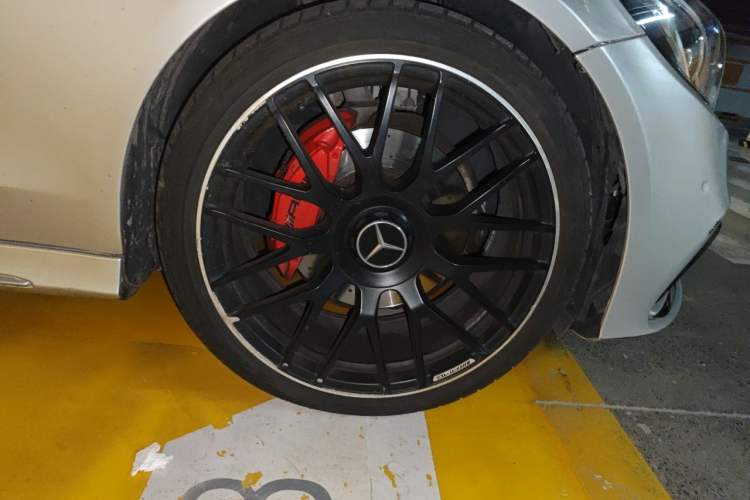 Used Mercedes-Benz C-Class 2017 C 200 4MATIC Coupe Right Front Wheel Hub