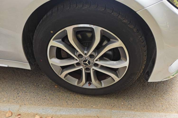 Used Mercedes-Benz C-Class 2017 Restyled C 180 L Fashion Edition Sport Version Right Front Wheel Hub