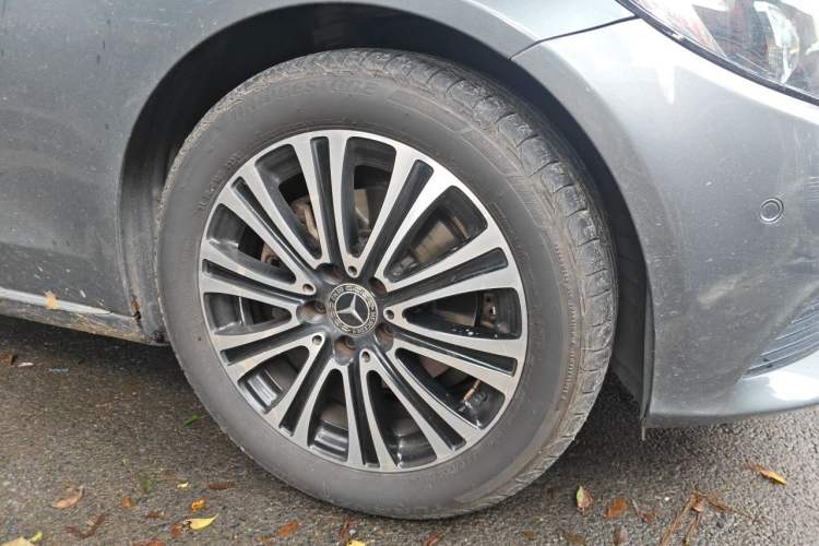 Used Mercedes-Benz C-Class 2017 Facelift C 200 L Right Front Wheel Hub
