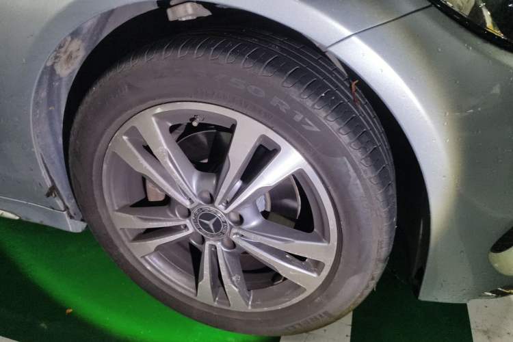 Used Mercedes-Benz C-Class 2017 Facelift C 200 L Sport Edition Right Front Wheel Hub