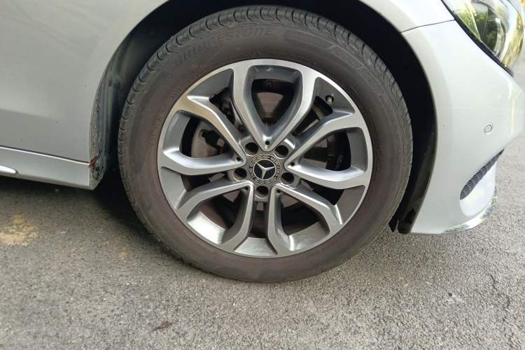 Used Mercedes-Benz C-Class 2017 C 180 L Sport Edition Right Front Wheel Hub
