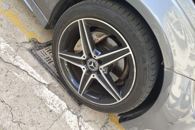 Used Mercedes-Benz C-Class 2017 Facelift C 200 Coupe Right Front Wheel Hub