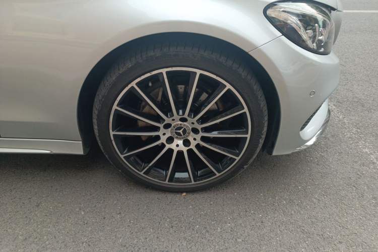 Used Mercedes-Benz C-Class 2017 C 200 4MATIC Coupe Right Front Wheel Hub