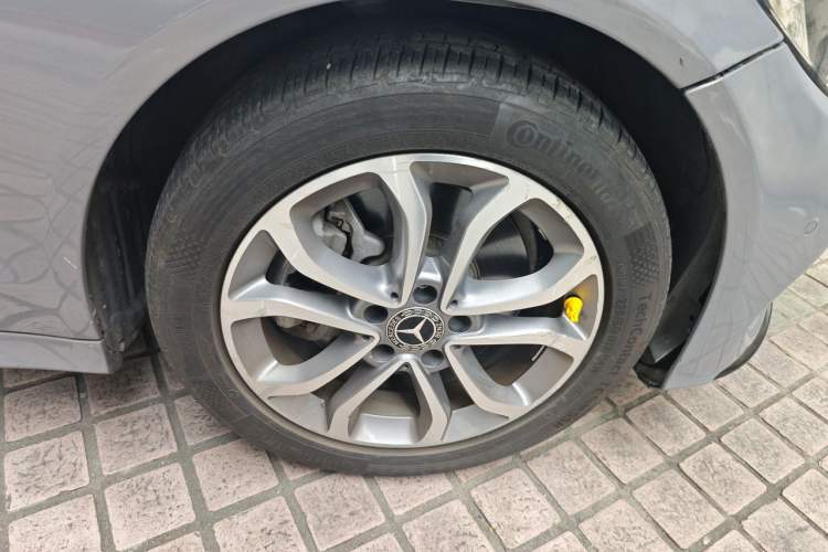 Used Mercedes-Benz C-Class 2017 Revised C 180 L Dynamic Sports Edition Right Front Wheel Hub