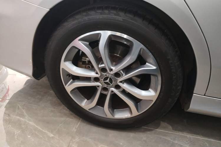 Used Mercedes-Benz C-Class 2017 Restyled C 180 L Fashion Edition Sport Version Right Rear Wheel Hub