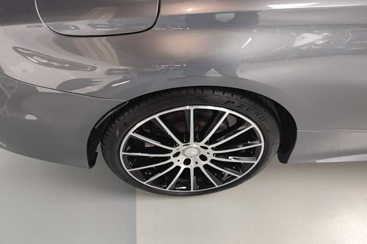 Used Mercedes-Benz C-Class 2017 C 300 Coupe Right Rear Wheel Hub