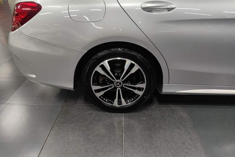 Used Mercedes-Benz C-Class 2017 Restyled C 200 Sport Edition Right Rear Wheel Hub