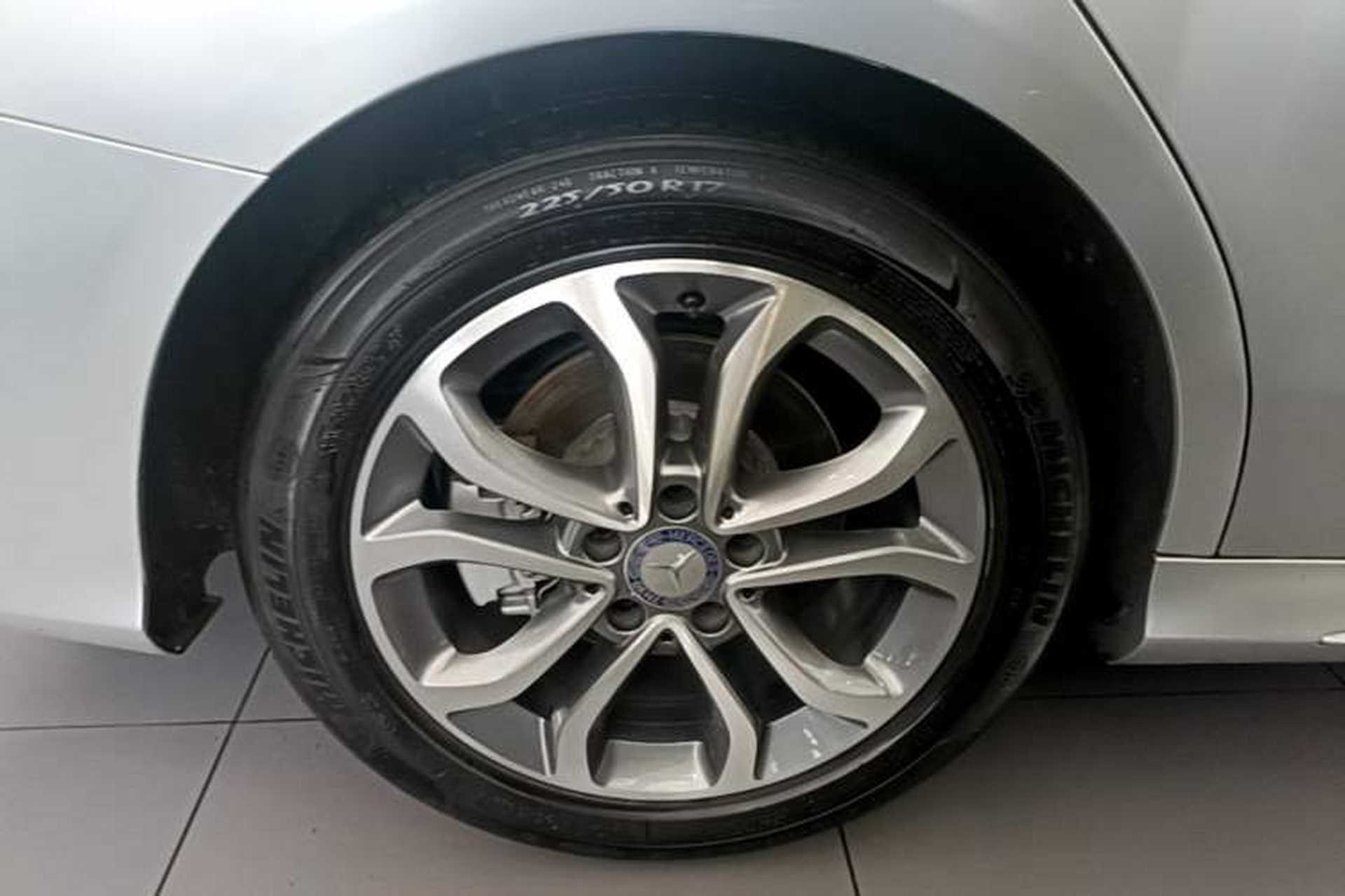 Used Mercedes-Benz C-Class 2017 Restyled C 180 L Fashion Edition Sport Version Right Rear Wheel Hub