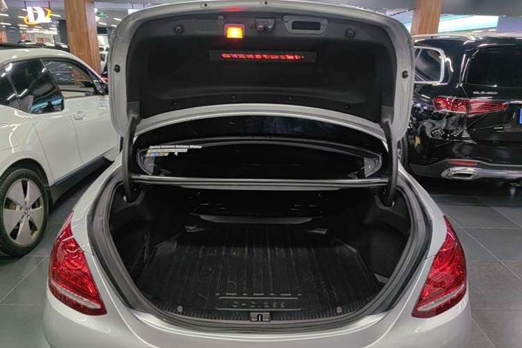 Used Mercedes-Benz C-Class 2017 Restyled C 200 Sport Edition Trunk