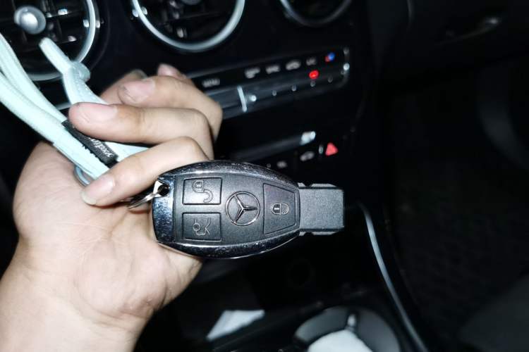 Used Mercedes-Benz C-Class 2017 Facelift C 200 Sport Edition 4MATIC Vehicle Key