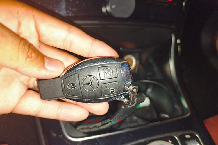Used Mercedes-Benz C-Class 2017 Restyled C 200 Sport Edition Vehicle Key