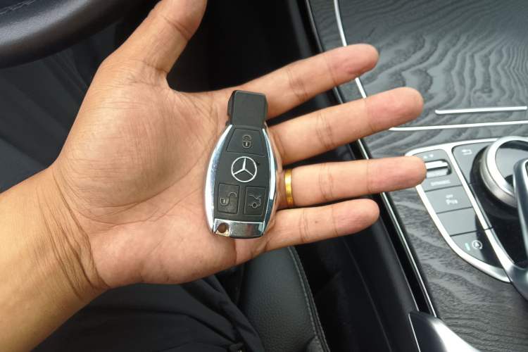 Used Mercedes-Benz C-Class 2017 Facelift C 200 L Sport Edition Vehicle Key