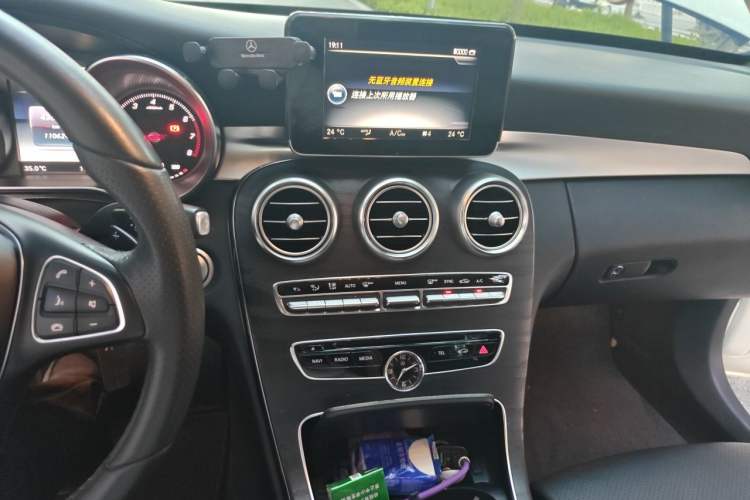 Used Mercedes-Benz C-Class 2017 Facelift C 200 Station Wagon Audio And AC Panel