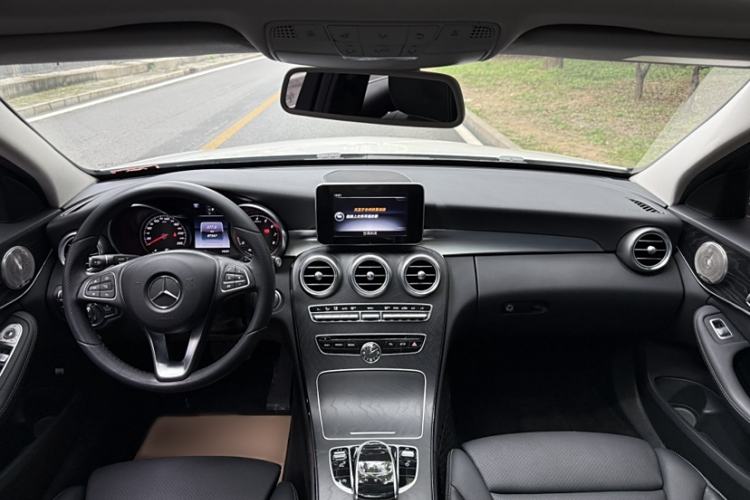 Used Mercedes-Benz C-Class 2017 Facelift C 200 Station Wagon Audio And AC Panel