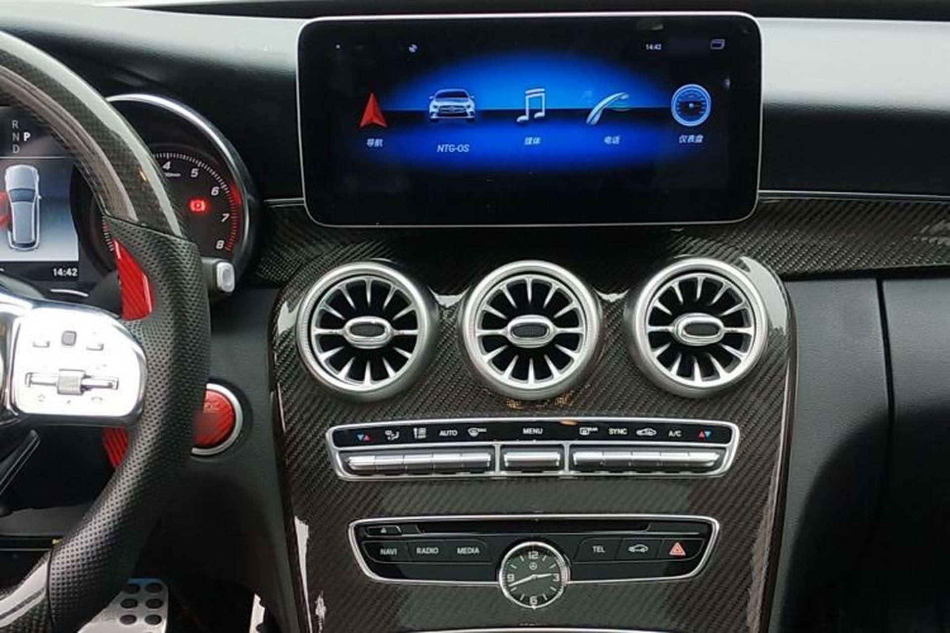 Used Mercedes-Benz C-Class 2017 Facelift C 200 Station Wagon Audio And AC Panel