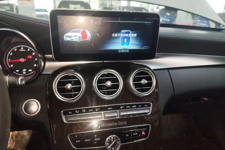 Used Mercedes-Benz C-Class 2017 Facelift C 200 L Audio And AC Panel