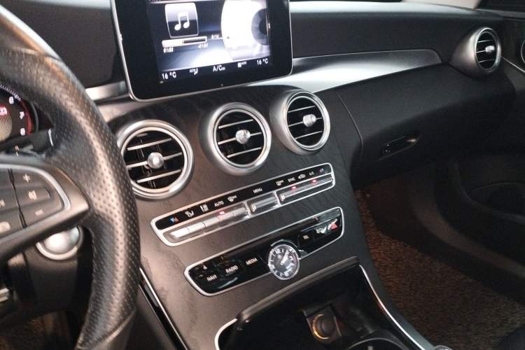 Used Mercedes-Benz C-Class 2017 C 200 station wagon Audio And AC Panel