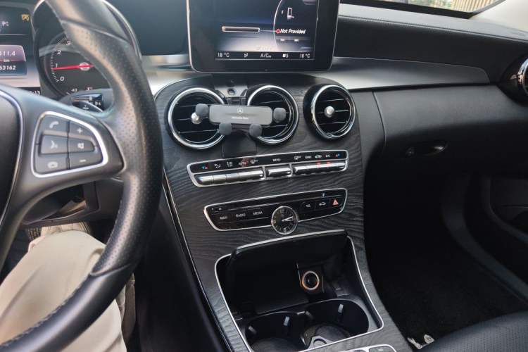 Used Mercedes-Benz C-Class 2017 Facelift C 200 L Sport Edition Audio And AC Panel