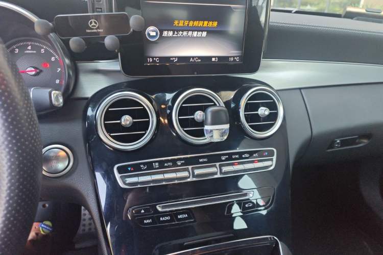 Used Mercedes-Benz C-Class 2017 Facelift C 200 Coupe Audio And AC Panel
