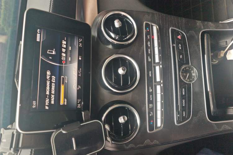 Used Mercedes-Benz C-Class 2017 Restyled C 180 L Fashion Edition Sport Version Audio And AC Panel