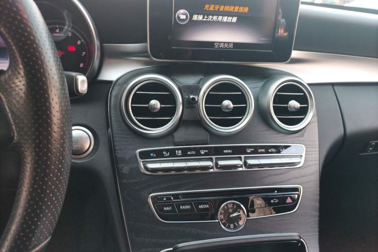 Used Mercedes-Benz C-Class 2017 C 200 station wagon Audio And AC Panel