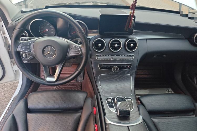 Used Mercedes-Benz C-Class 2017 Facelift C 200 L Sport Edition Center Console