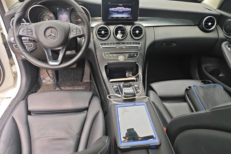 Used Mercedes-Benz C-Class 2017 Facelift C 200 L Sport Edition Center Console