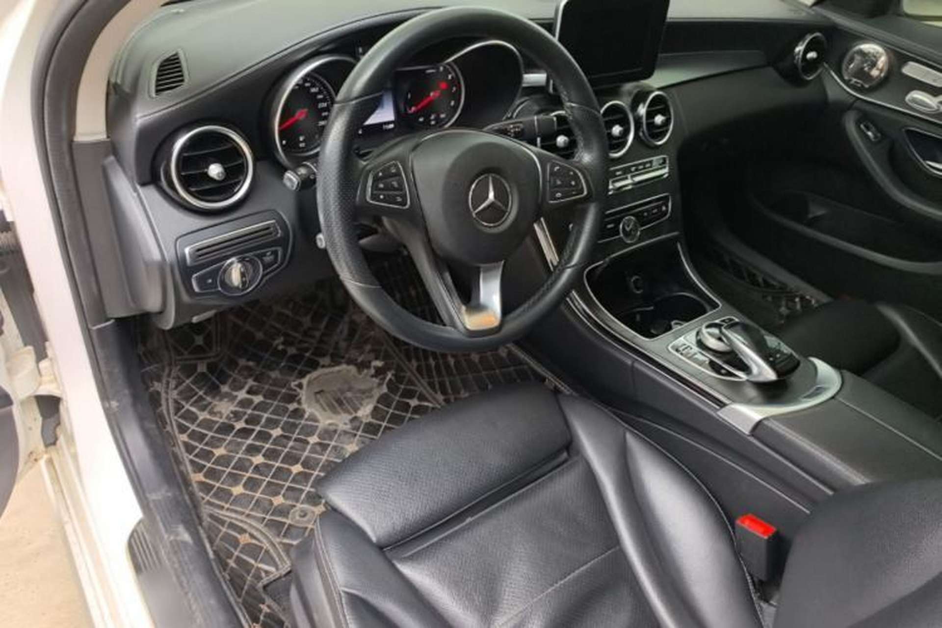 Used Mercedes-Benz C-Class 2017 Facelift C 200 L Sport Edition Center Console