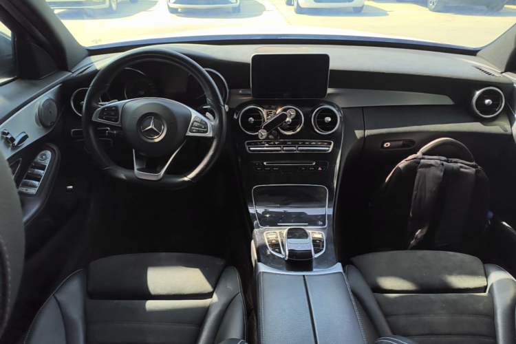 Used Mercedes-Benz C-Class 2017 C 200 Sport Edition Center Console