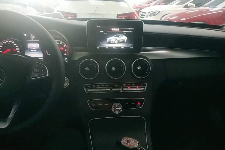Used Mercedes-Benz C-Class 2017 Facelift C 200 L Sport Edition Center Console