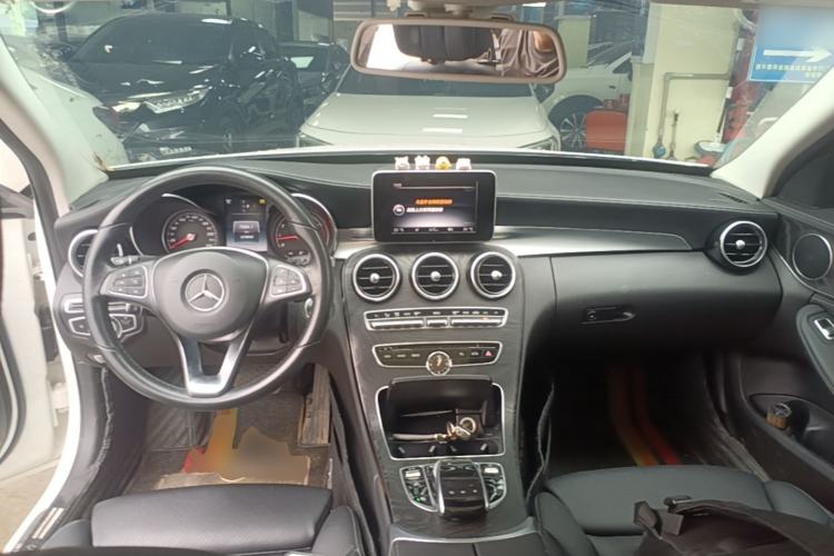 Used Mercedes-Benz C-Class 2017 Facelift C 200 L Sport Edition Center Console