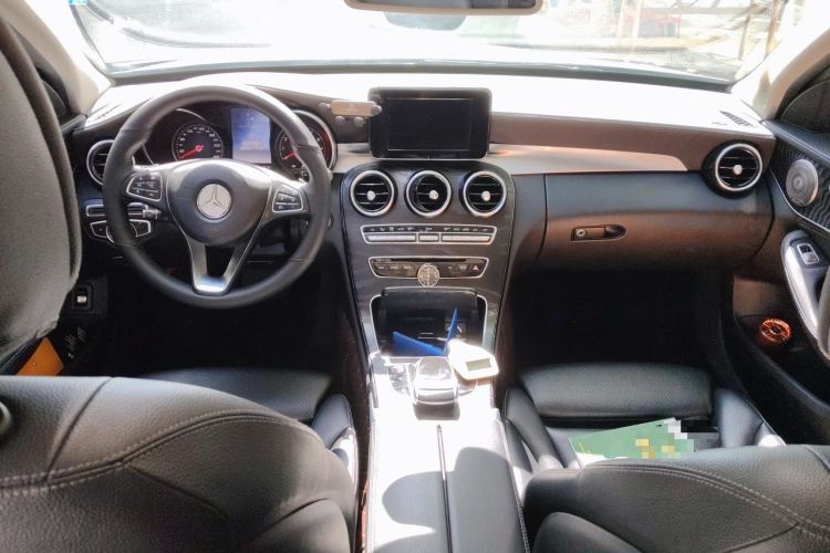 Used Mercedes-Benz C-Class 2017 Facelift C 200 L Sport Edition Center Console