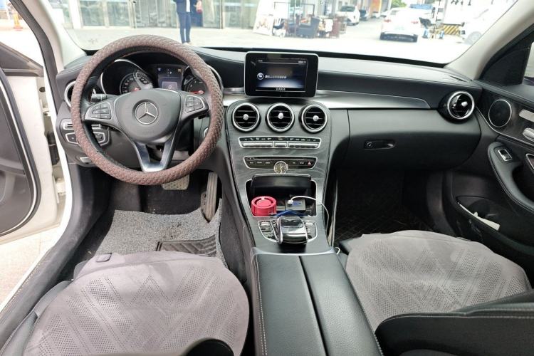 Used Mercedes-Benz C-Class 2017 Facelift C 200 L Sport Edition Center Console