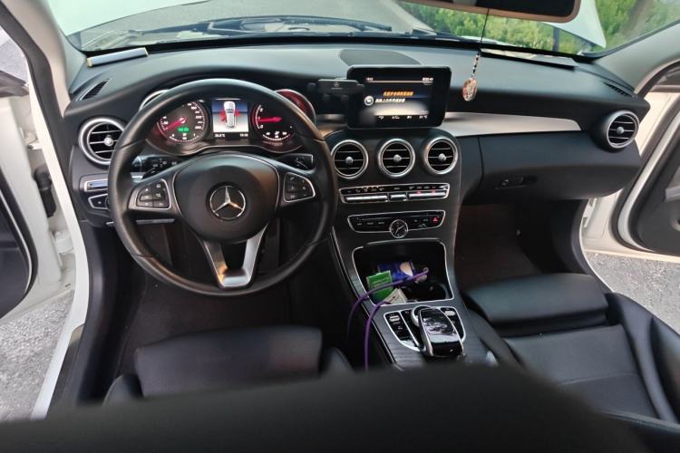 Used Mercedes-Benz C-Class 2017 Facelift C 200 Station Wagon Center Console