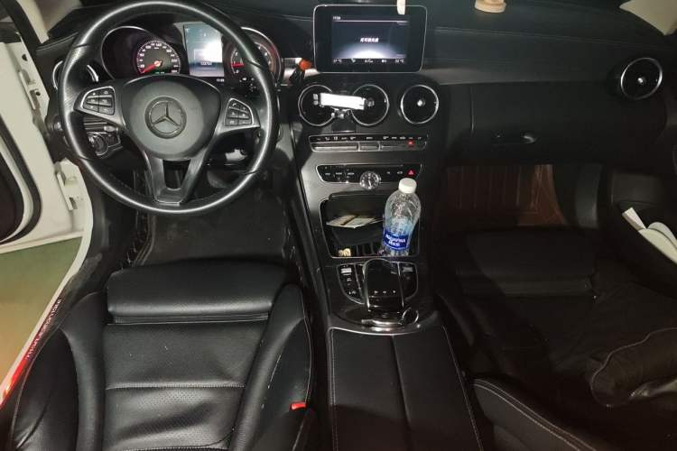 Used Mercedes-Benz C-Class 2017 Facelift C 200 L Sport Edition Center Console