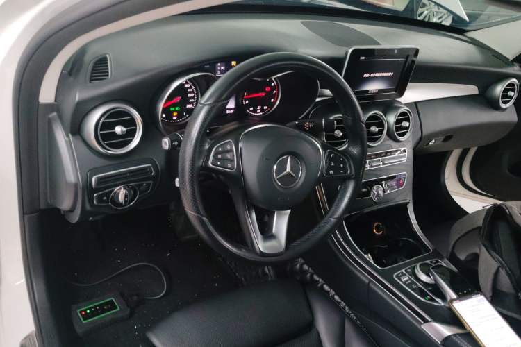 Used Mercedes-Benz C-Class 2017 C 180 Estate Center Console
