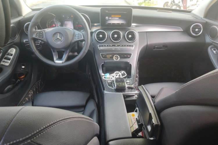 Used Mercedes-Benz C-Class 2017 Facelift C 200 L Sport Edition Center Console