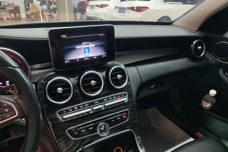 Used Mercedes-Benz C-Class 2017 Facelift C 200 L Sport Edition Center Console