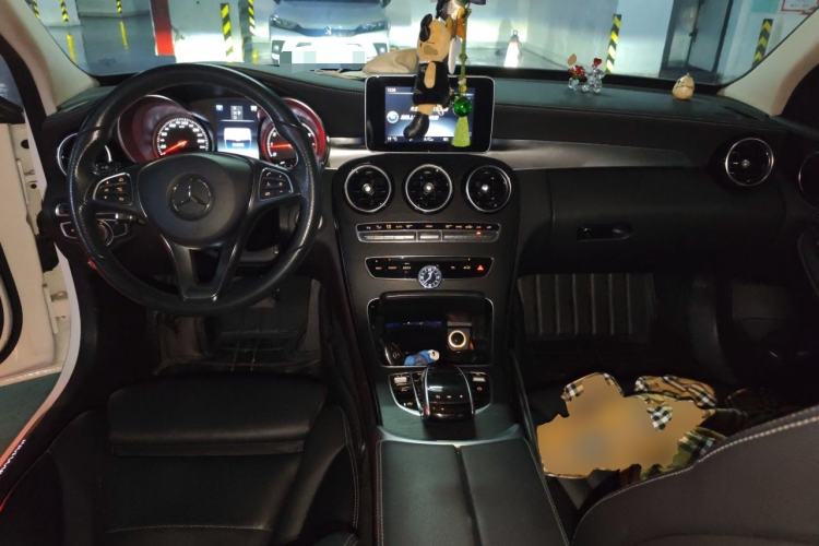 Used Mercedes-Benz C-Class 2017 Facelift C 200 L Sport Edition Center Console
