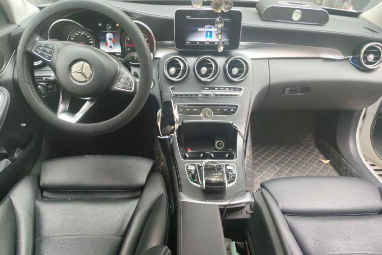 Used Mercedes-Benz C-Class 2017 Facelift C 200 L Sport Edition Center Console